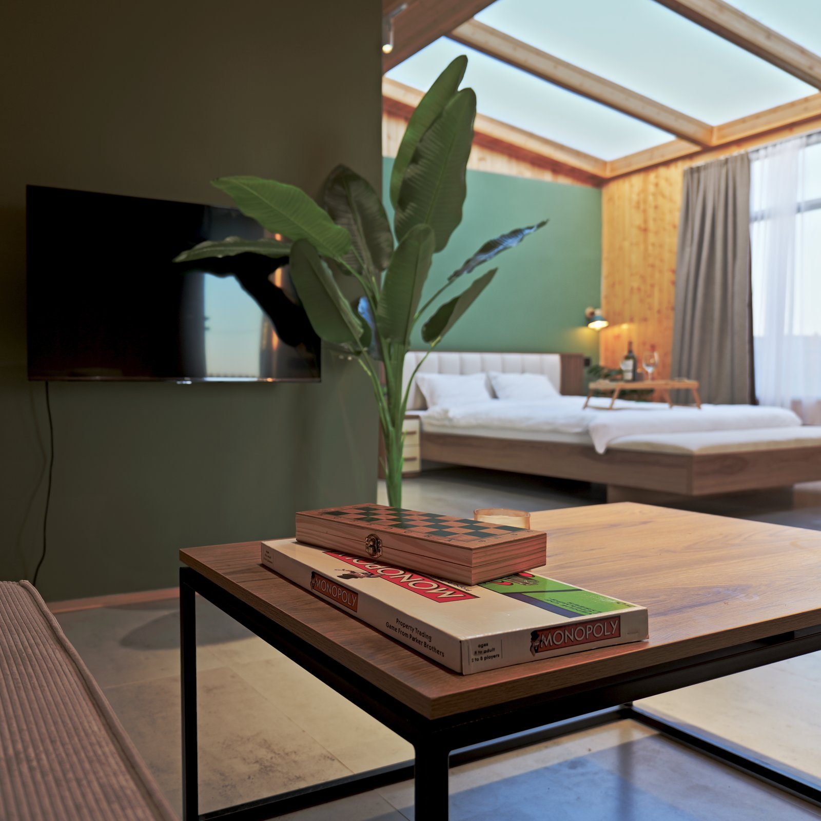 Skyview Olive Cabin lounge