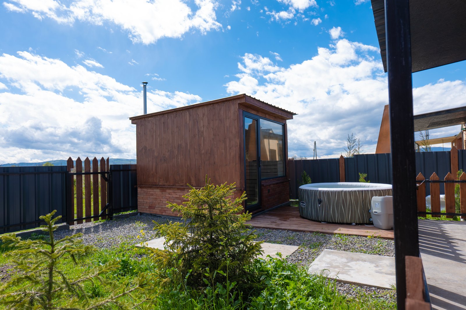 Skyview Olive Cabin sauna exterior